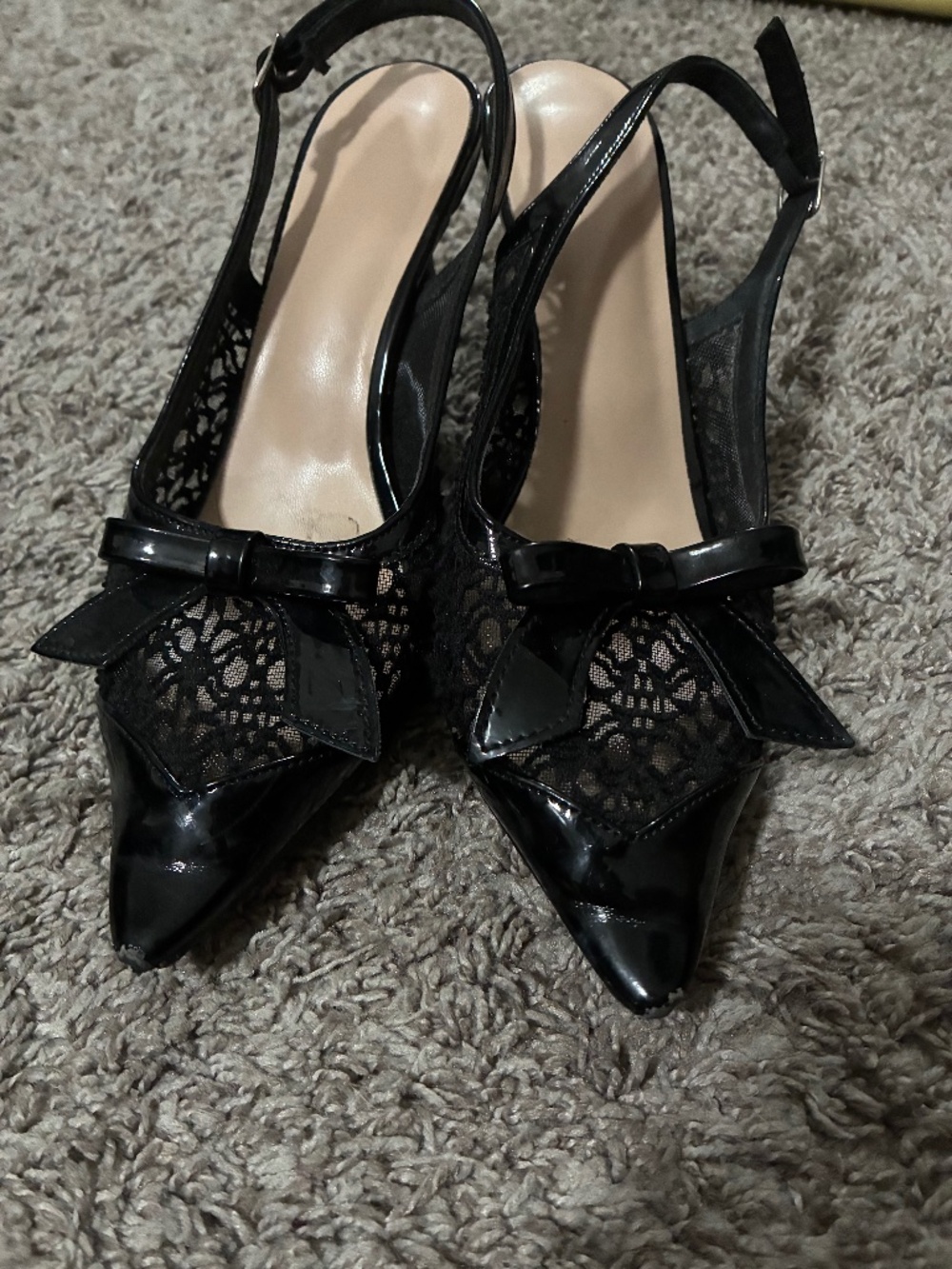 Black lace kitten heel